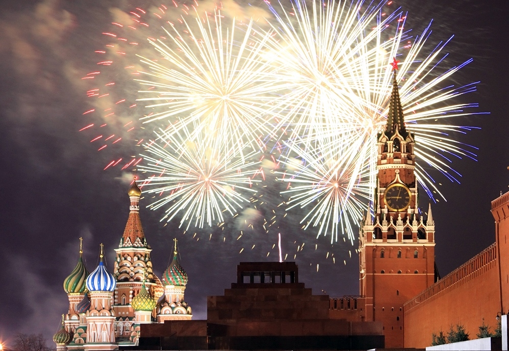 «В Новый год хочу пожелать россиянам...» Владимир Шахрин, Яна Троянова, Дмитрий Хрусталев и другие 