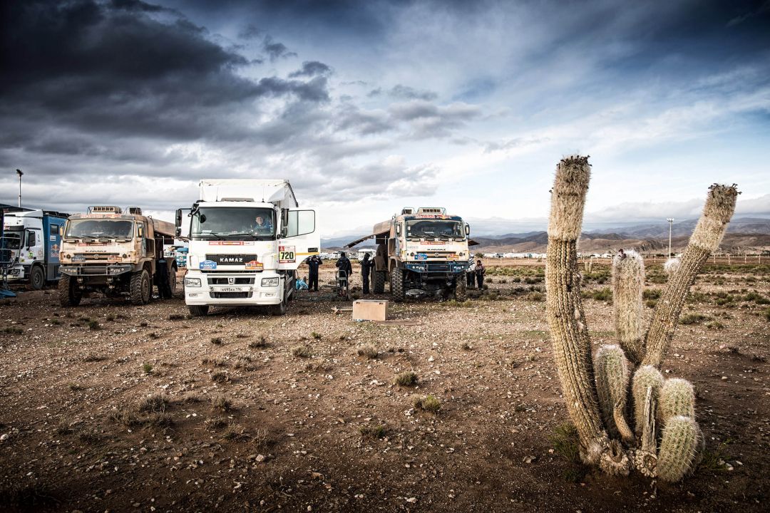 «На ралли в Африке местные воруют колеса прямо на ходу»
