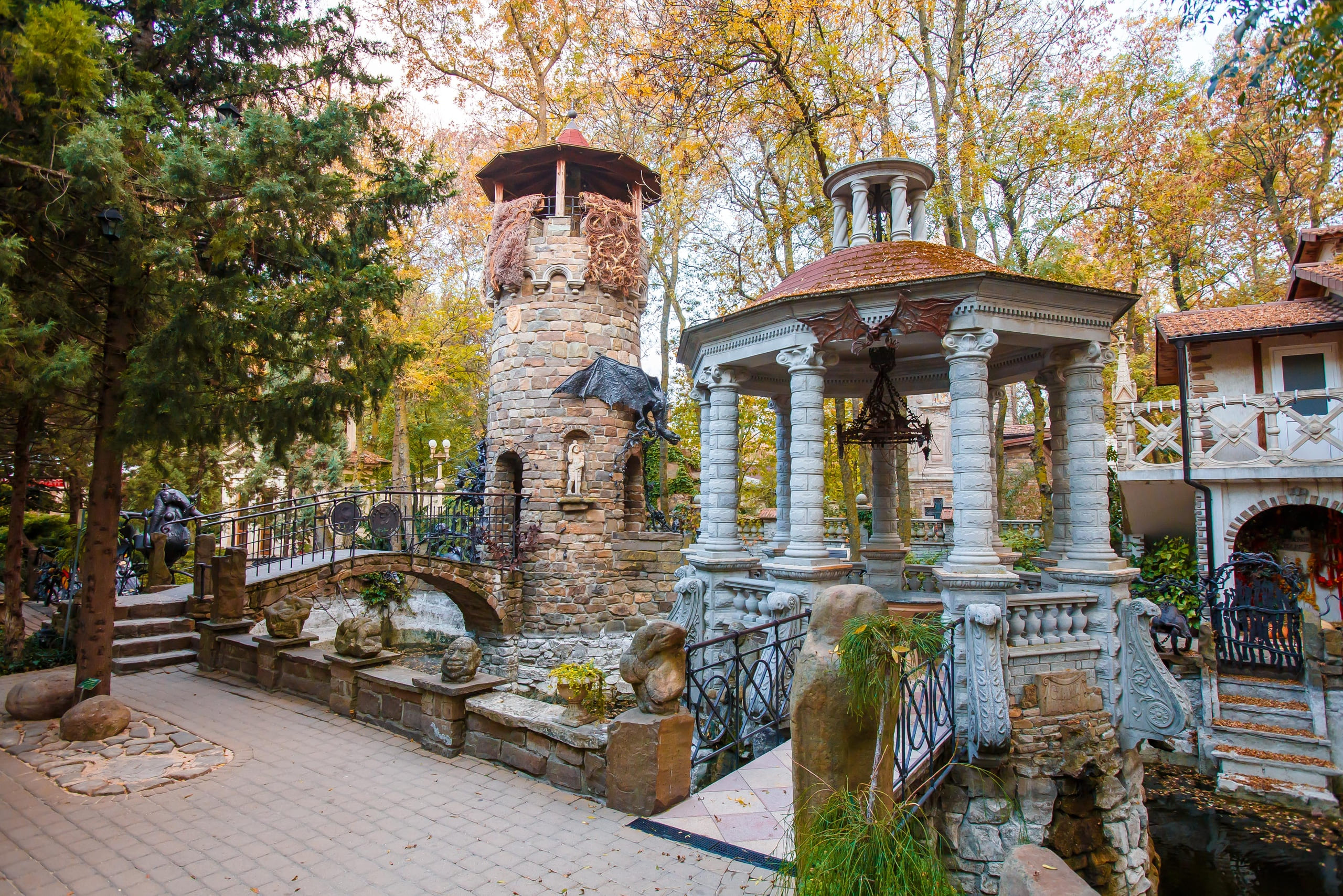 Пирамида Хеопса вместо отеля для туристов. Как в Кабардинке появился «Старый парк»