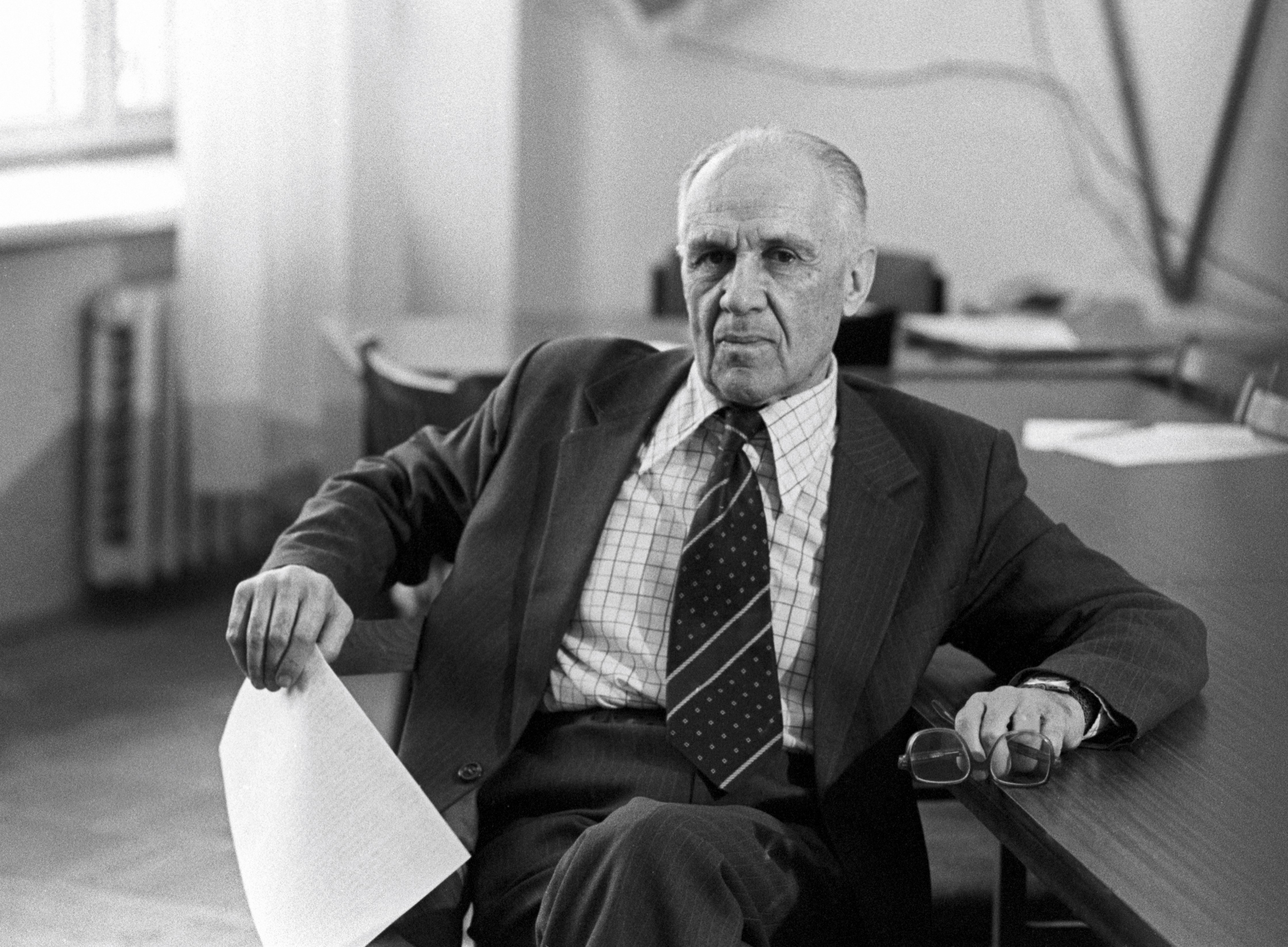 Дрессировщики «мяукающих дельфинов», или Как появился первый в мире НИИ нейрокибернетики