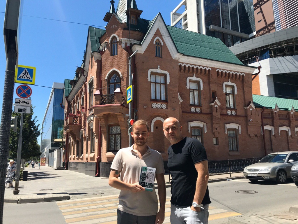 С писателем Захаром Прилепиным на фоне «Шолохов-центра».