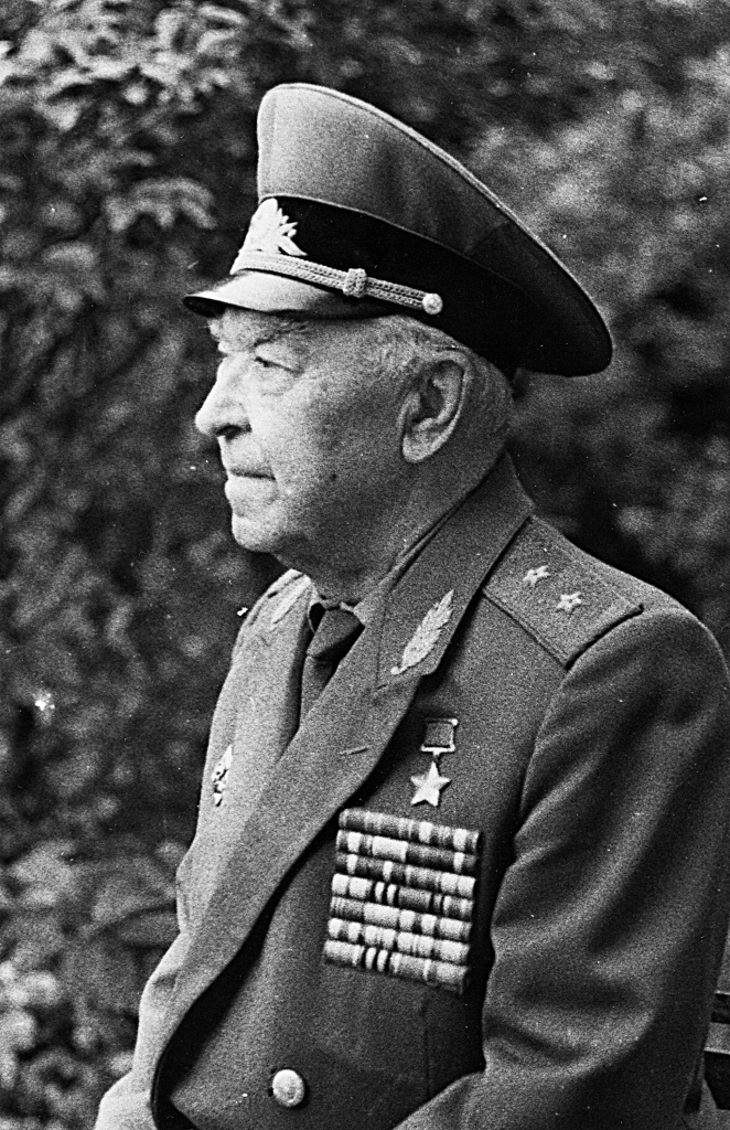 Герой Советского Союза Шапошников в 1993 году.