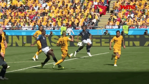 Нелепый гол Погба в матче Франция-Австралия.