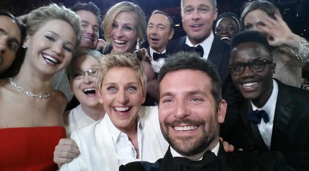 Селфи Бредли Купера с другими голливудскими звездами на церемонии премии «Оскар», 2014 год