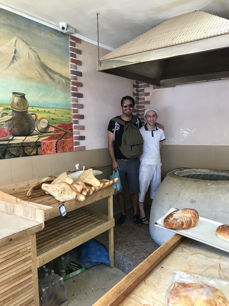 С пекарем в армянской пекарне, окрестности Адлера.