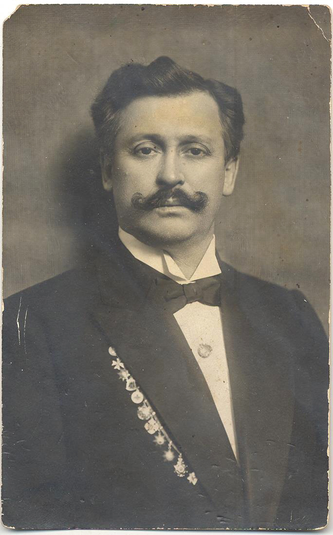 Анатолий Дуров-старший называл себя «единственный настоящий». Фото сделано в 1890-х годах. (Из фондов ТГЛИАМЗ.)