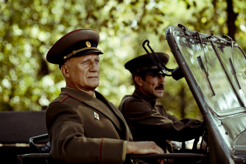В сериале «Однажды в Ростове» (2012) генерала Шапошникова сыграл Юрий Беляев.