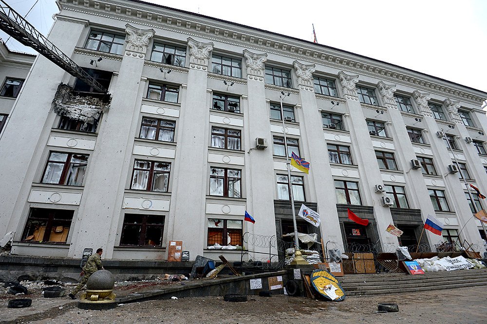 Администрация Луганска после первого налета, 2 июня 2014 года.