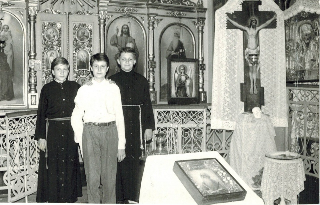 Вася (справа) с товарищами по воскресной школе.