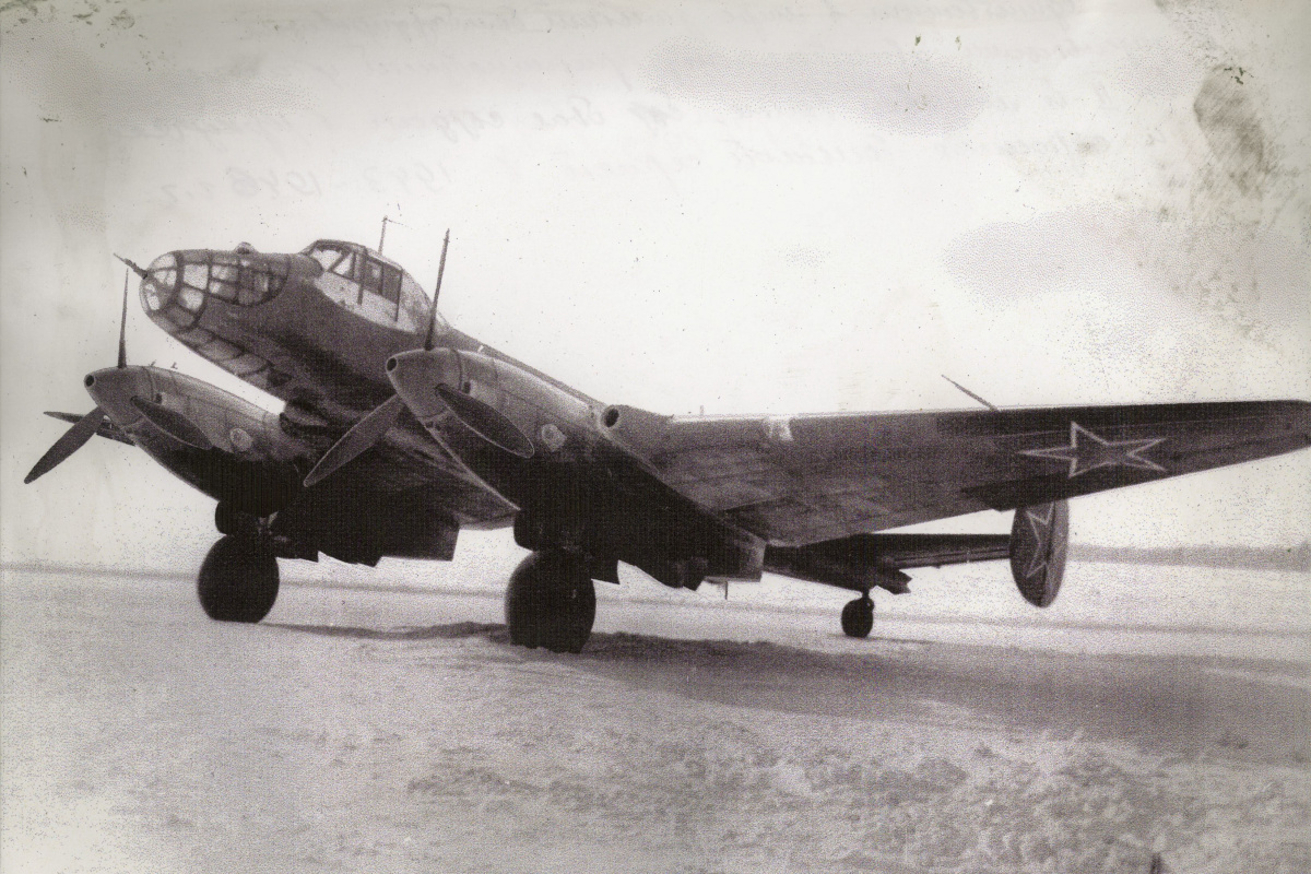 Бомбардировщик ЕР-2.