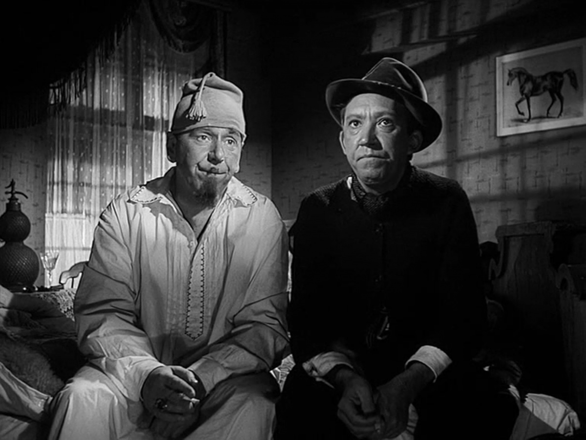 Многолетняя близкая дружба Ростислава Плятта и Юрия Никулина началась на съемках фильма Гайдая «Деловые люди» (1962). Кадр из фильма.