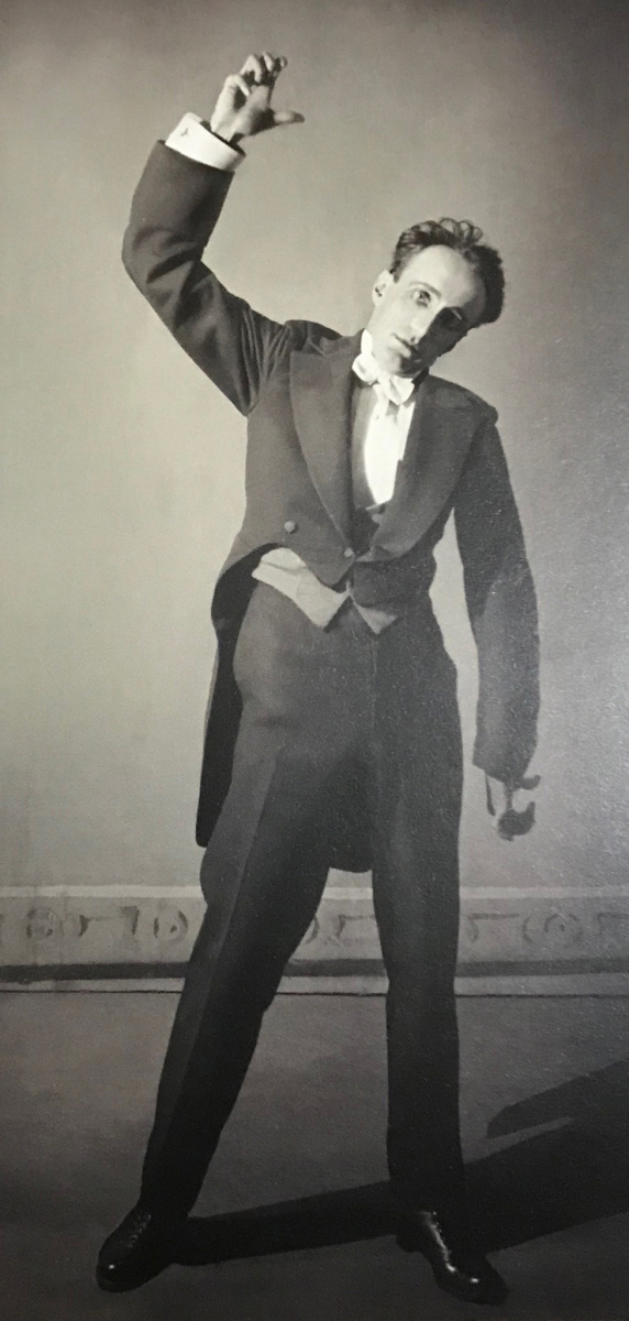 Танцующий Парнах. (Фото из книги Николетты Мислер «В начале было тело», изд-во «Искусство XXI век».)