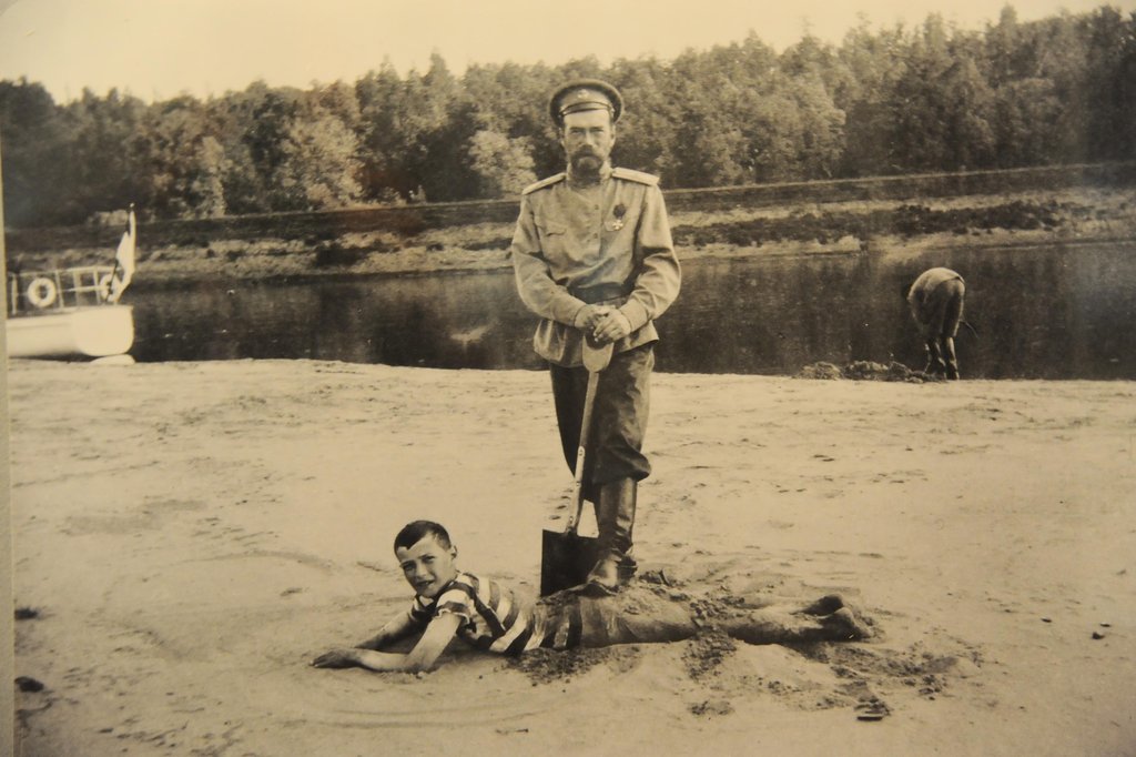 Николай II и цесаревич Алексей, 1917 год.