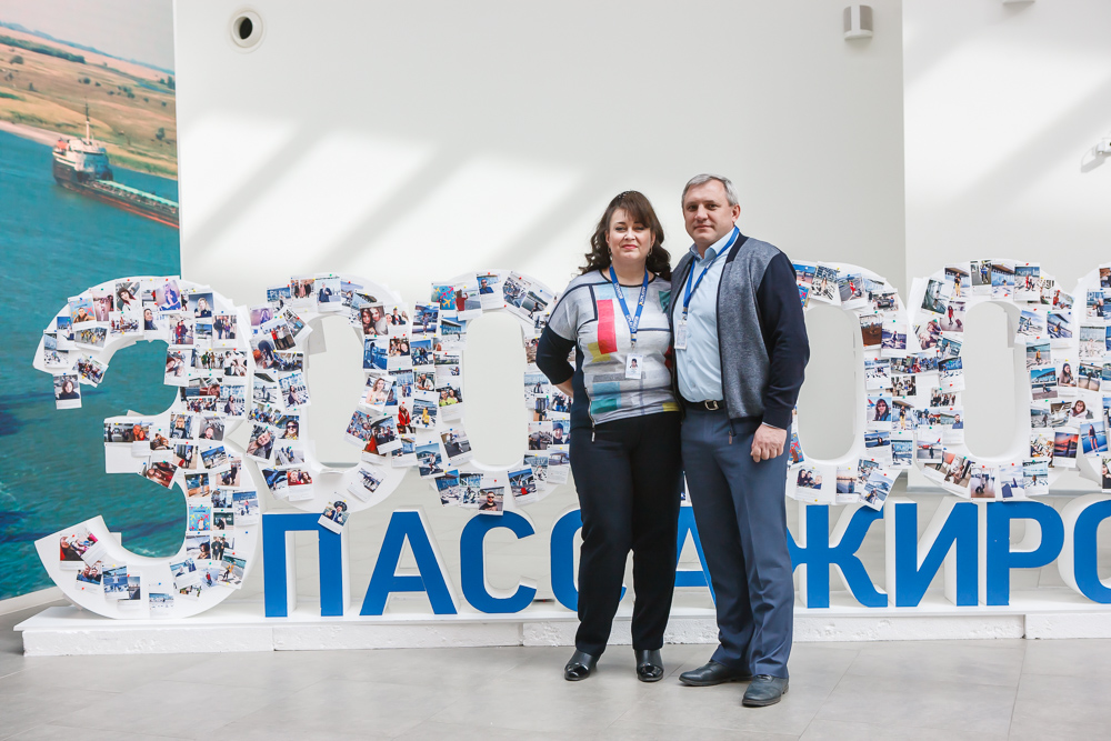 Роза Перминова (начальник аэровокзального комплекса) и Виталий Лисин (директор по транспортной и авиационной безопасности).