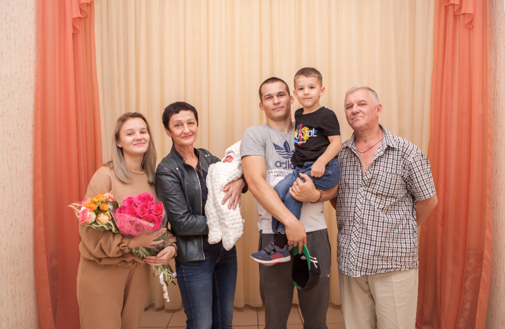 Воронежская семья кубинца: жена Лера, ее родители, сын и дочка.