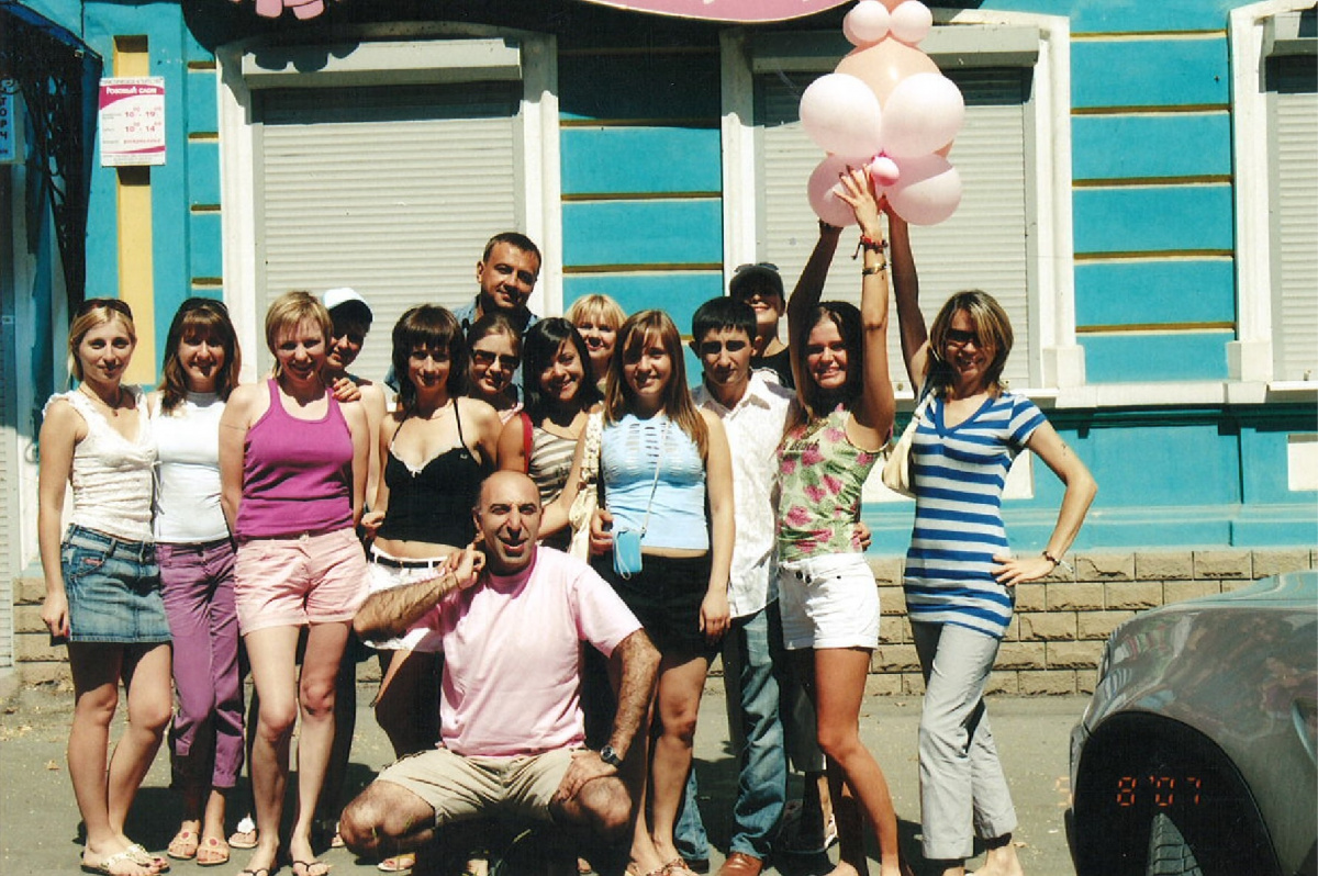 Открытие первого офиса «Розового слона» по франшизе в Таганроге 15 лет назад. «Мы тогда сняли яхту и курсировали по Таганрогскому заливу», — вспоминает Алексан Мушегович.