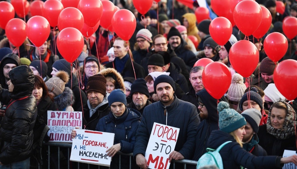 Митинг за отмену прямых выборов мэра в Екатеринбурге, 2 апреля 2018 года. В нем приняло участие около 10 тысяч человек.