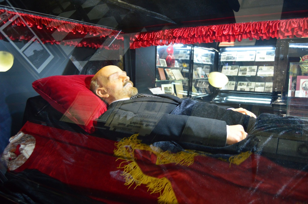 История про оживление В.И. Ленина. О чем еще рассказывают в русском музее смерти 