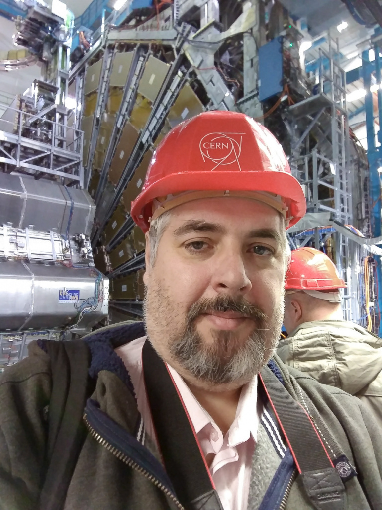 Браин и Большой адронный коллайдер. ЦЕРН, граница Швейцарии и Франции.