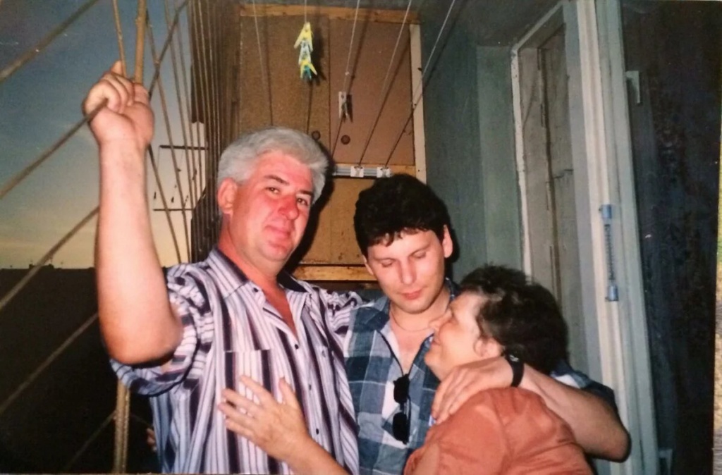 Юрий Клинских с родителями.