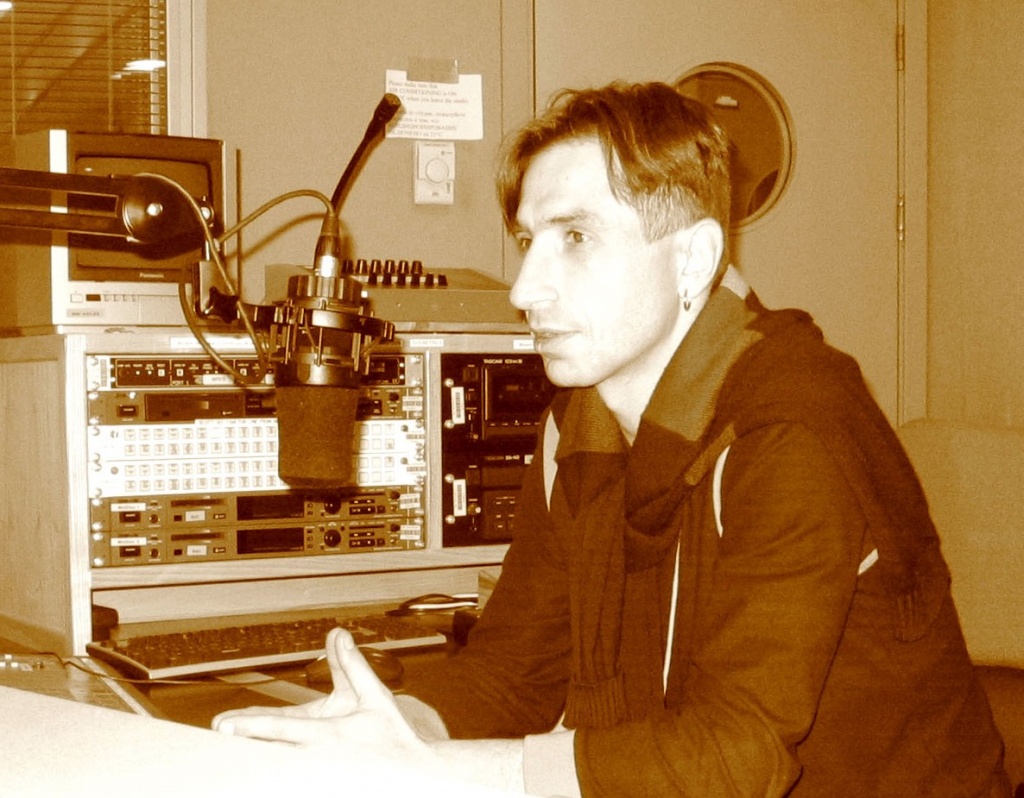 Келешьян в студии радио Би-би-си, Москва, 2004 год.