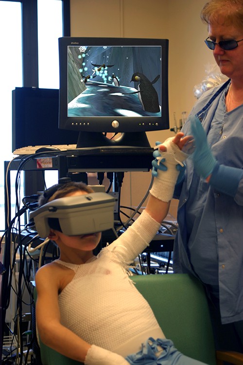 VR может применяться в медицине, например, как замена болеутоляющих средств.