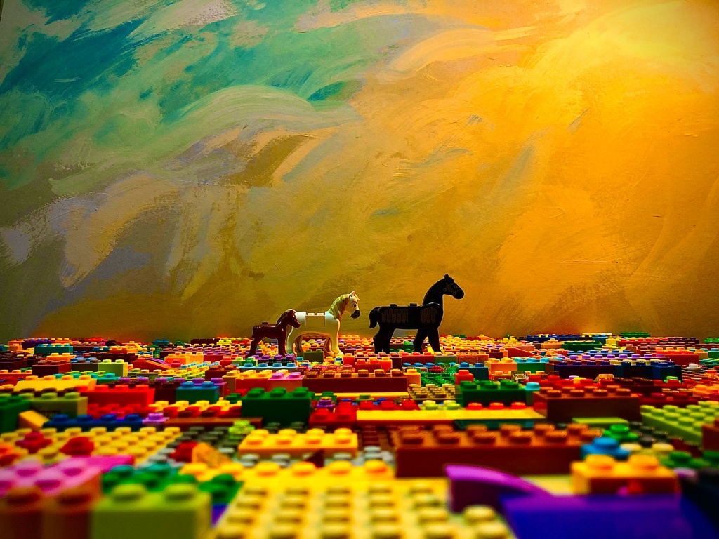 Премьера работы М. Ильинова. Инсталляция «Великая степь». LEGO, картон, акрил.