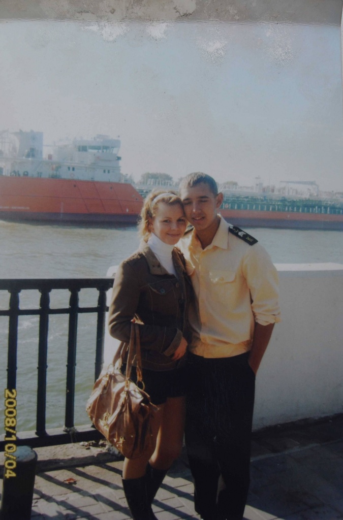 Вера и ее будущий муж Костя, 2004 год.