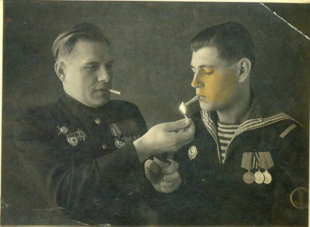 Берест (слева) с фронтовым товарищем.
