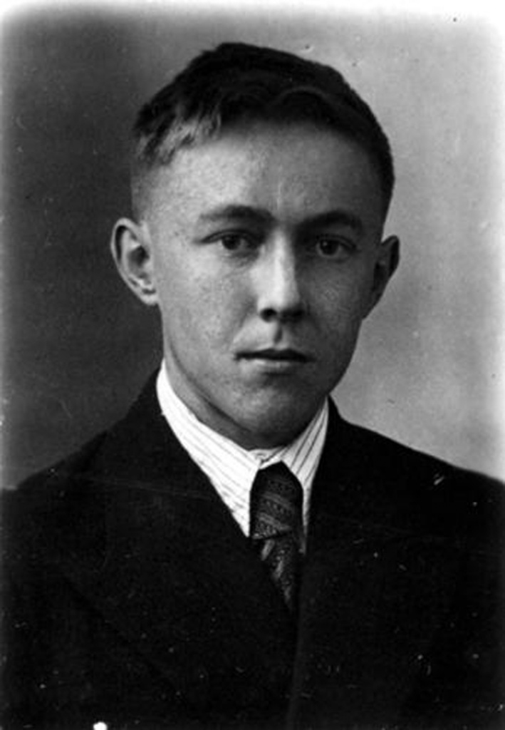 Студент физмата РГУ Солженицын, 1937 год.