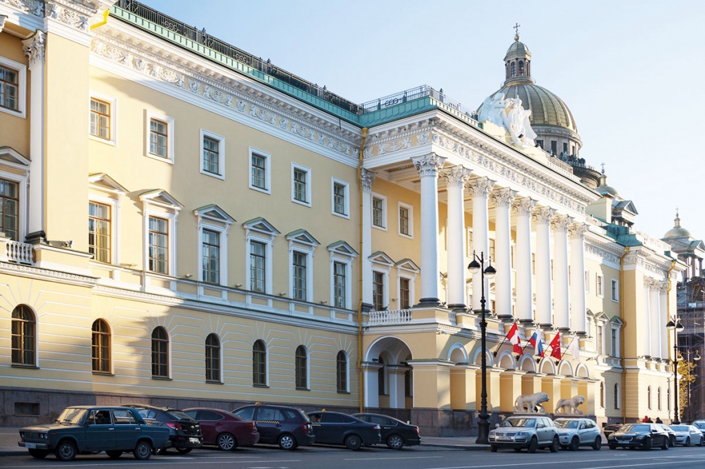 отель Four Seasons в Санкт-Петербурге