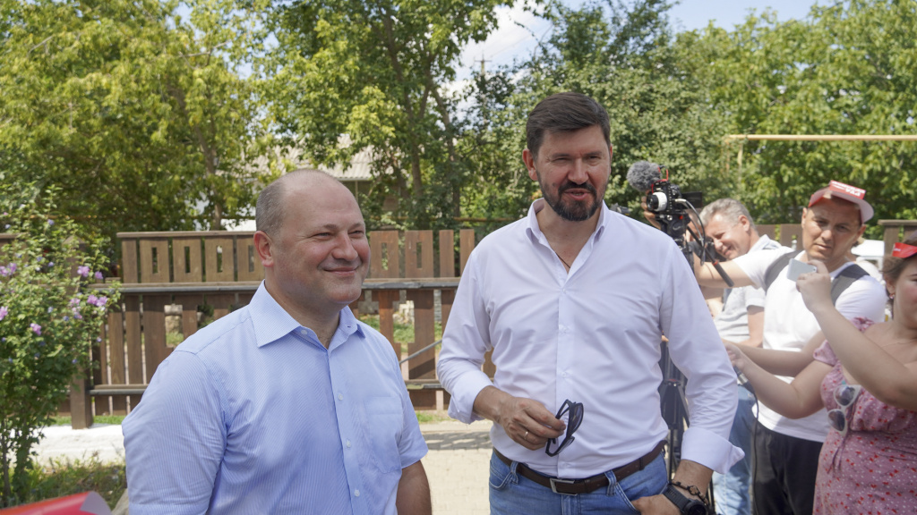 Заместитель губернатора Ростовской области Александр Скрябин и министр экономического развития региона Максим Папушенко.