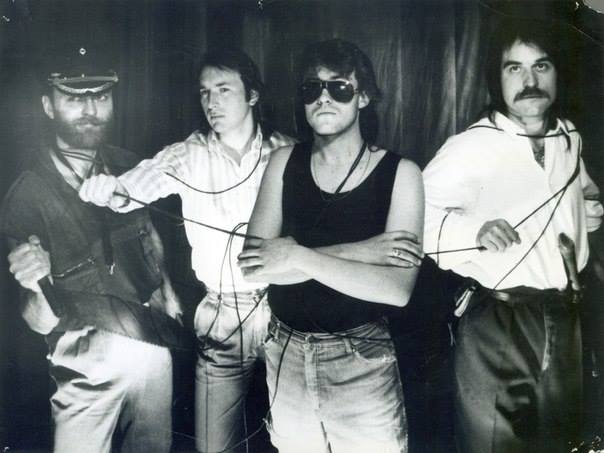 Ростовская рок-группа «Абонент-09» (В. Овечкин — второй справа), 1987 год