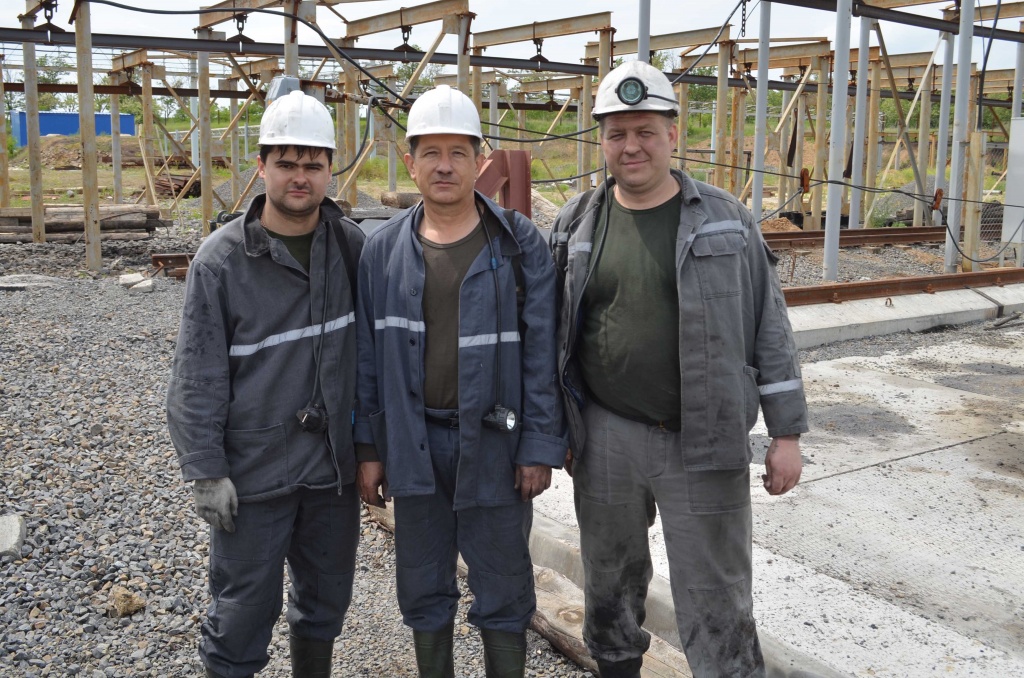 Александр Каминский с работниками шахты «Садкинская», июнь 2017 года.