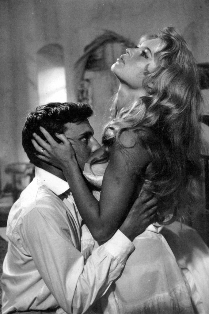 Жан-Луи Трентиньян и Брижит Бардо, кадр из фильма «И Бог создал женщину», реж. Роже Вадим, 1956 год.