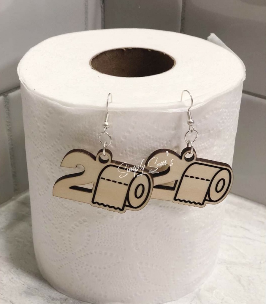 Хит сезона — украшения в виде рулонов туалетной бумаги.