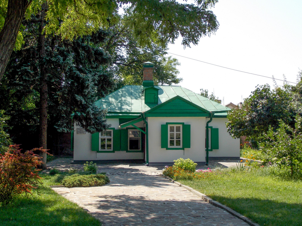 Домик, где 17 (29) января 1860 года родился великий писатель. Старейший чеховский дом-музей в России (открыт в 1926 году).