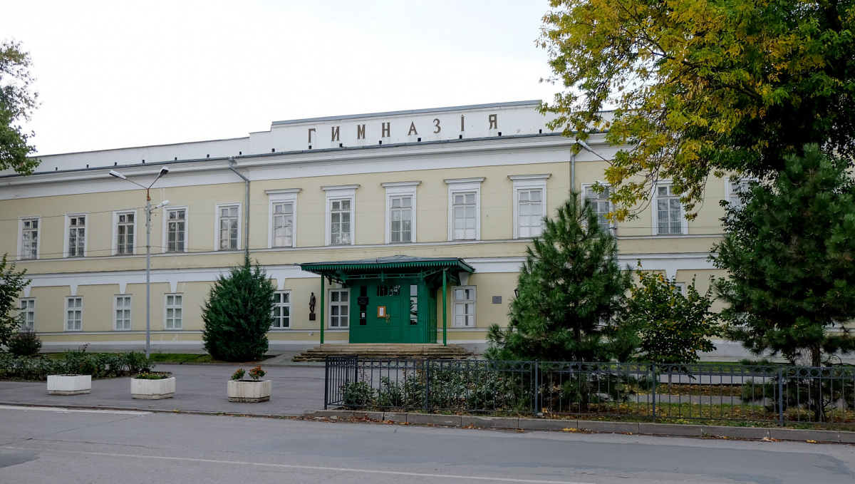 Гимназия, в которой учился Чехов, — старейшее учебное заведение Юга России, открыта в 1806 году. Вторая коммерческая гимназия в Российской империи после одесской.