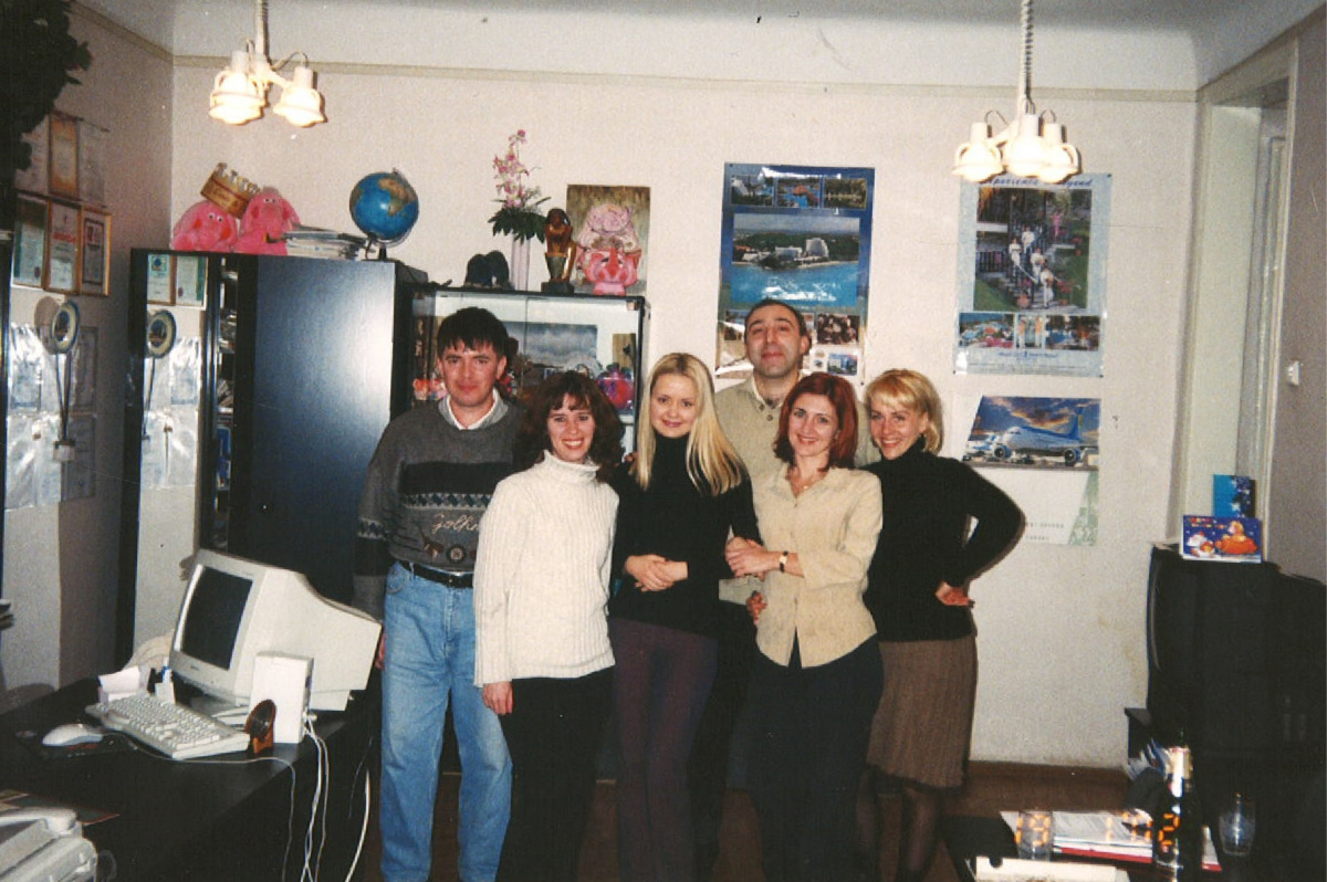 Алексан Мкртчян и команда «Розового слона». 2002 год.