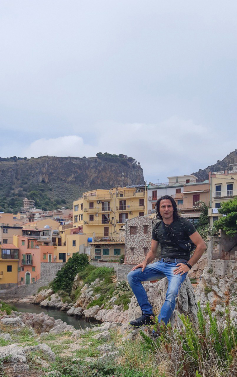 Джузеппе в сицилийском городке Сант'Элия недалеко от его родного Палермо.