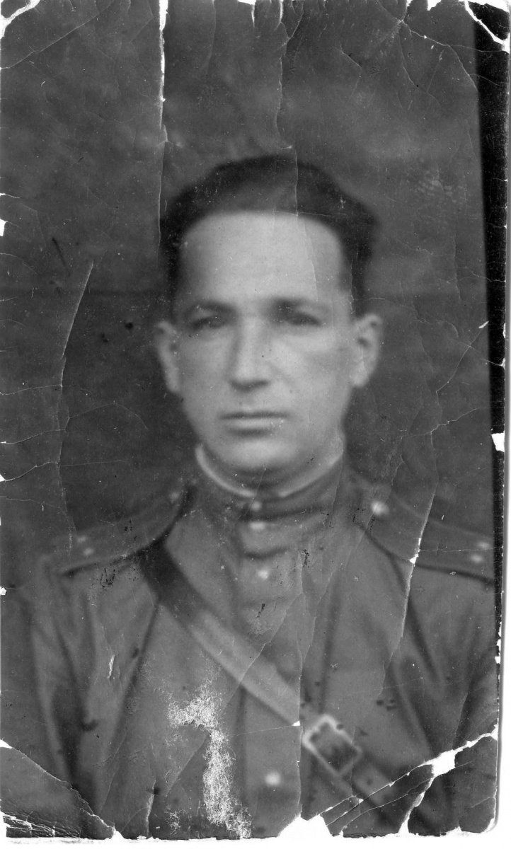 Лейтенант Печерский в 1944 году.