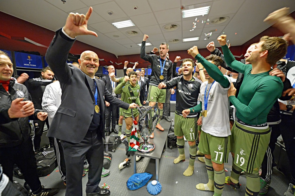 Станислав Черчесов празднует победу «Легии» в Кубке Польши