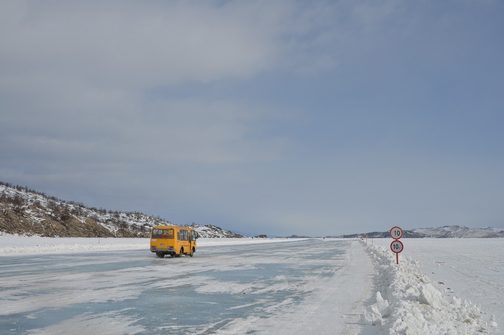 На Чукотке открыли 120-километровую ледовую дорогу