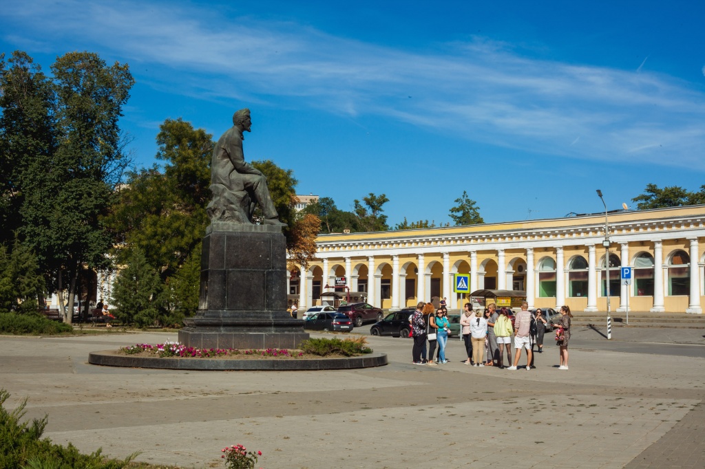 Памятник Чехову в Таганроге.