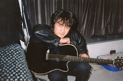 Виктор Цой в Токио, 1990 год, из архива Джоанны Стингрей.